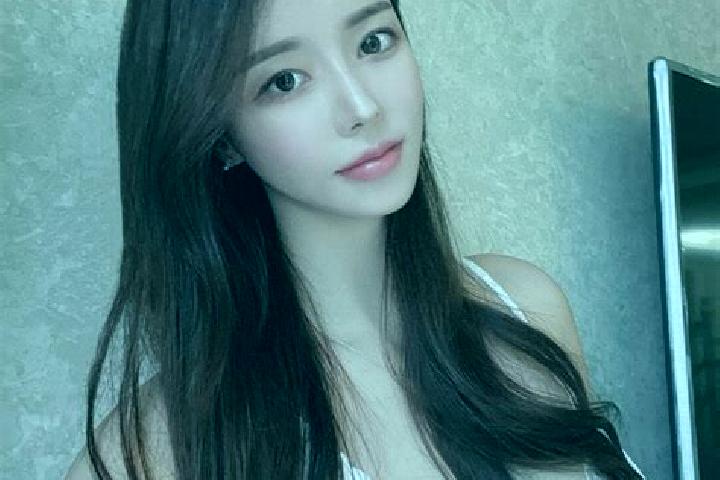 Harper, 21 — Escort in Qingjiangyi, China