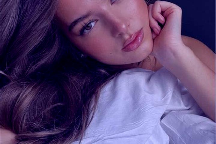 Harper, 22, a chestnut hazel-eyed latina companion based in Klagenfurt am Woerthersee. Offering Erotic Massage, Deep French Kissing, CIM, Prostate Massage, B...