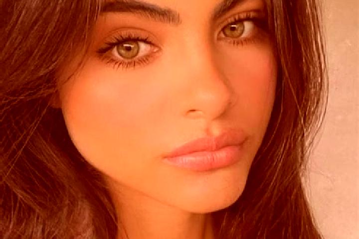Harper, 23, a auburn dark-eyed european companion based in Argetoaia. Offering CIM, Erotic Massage, Massage. Available for incall and outcall, day and evenin...