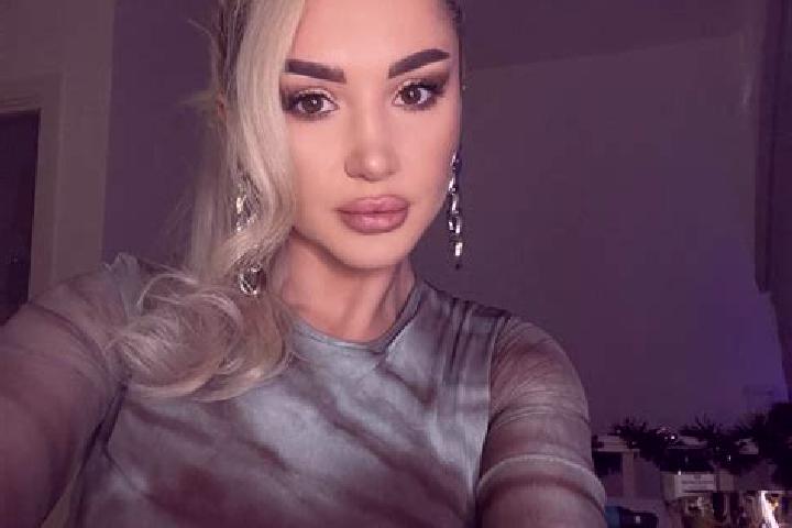 Harper, 24, a auburn amber-eyed middle eastern companion based in Tavilzhanka. Offering BDSM, GFE. Available for incall and outcall, day and evening dates.