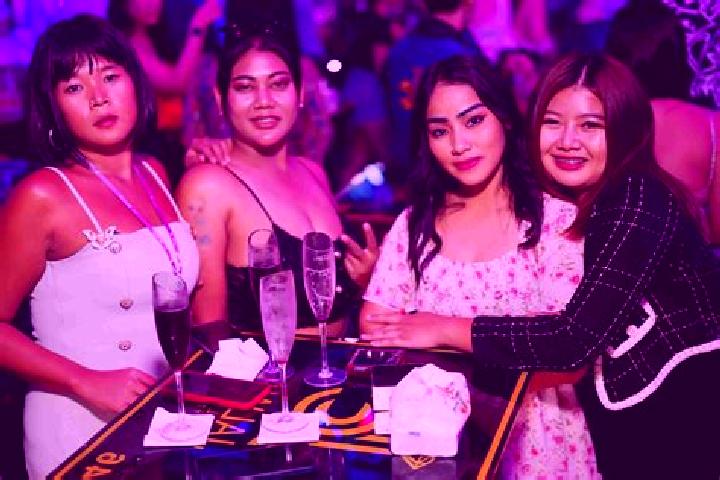 Harper, 24, a auburn blue-eyed indian companion based in Pattaya. Offering Tantra, Party Girl, Overnight, OWO. Available for incall and outcall, day and even...