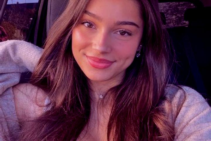Harper, 24, a brunette green-eyed mixed companion based in Gofabo. Offering Party Girl, GFE, Travel Companion, Roleplay, Girlfriend Experience. Available for...