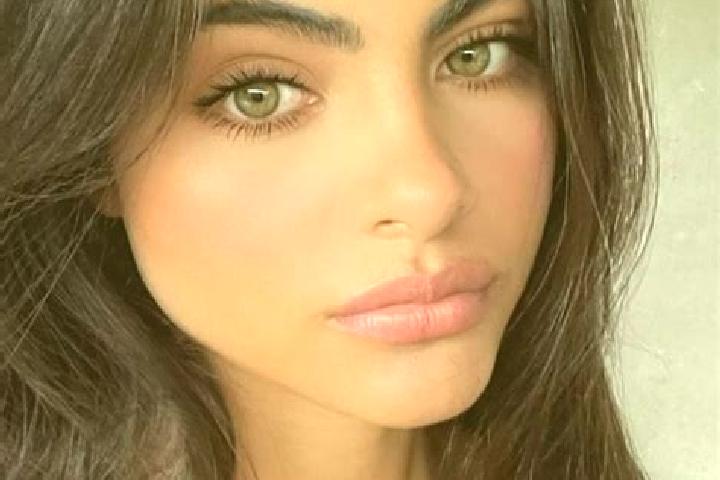 Harper, 24, a brunette grey-eyed indian companion based in Canarana. Offering Overnight, Massage, Roleplay. Available for incall and outcall, day and evening...