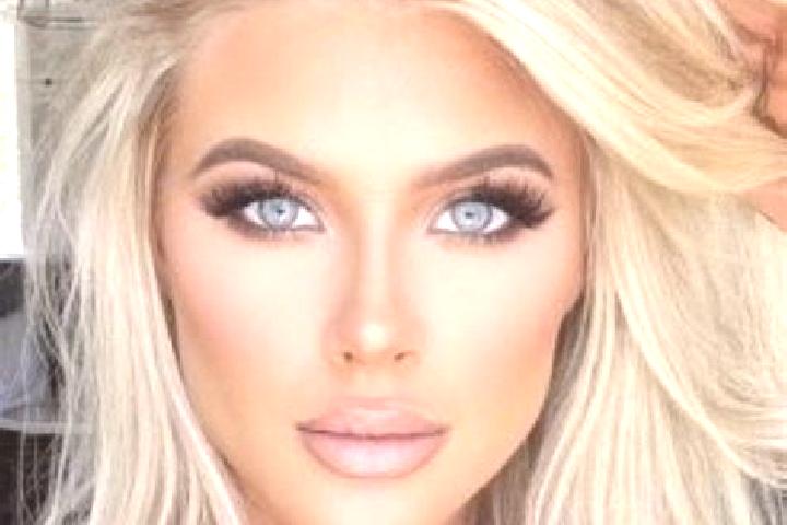 Harper, 24, a platinum blonde amber-eyed mixed companion based in Wilbertoord. Offering CIM, Tantra. Available for incall and outcall, day and evening dates.