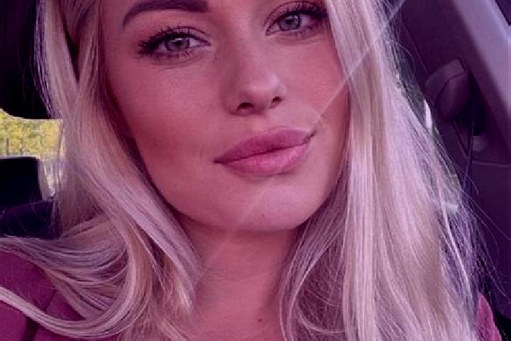 Harper, 26, a blonde hazel-eyed caribbean companion based in Leivi. Offering Overnight, Deep French Kissing, BDSM, 69, Girlfriend Experience. Available for i...