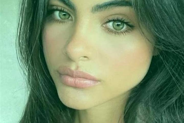 Harper, 27, a auburn hazel-eyed european companion based in Filipeni. Offering Couples, Deep French Kissing, Striptease, Travel Companion, Erotic Massage. Av...