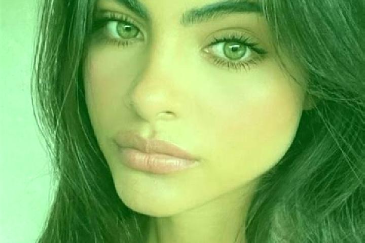 Harper, 27, a black grey-eyed indian companion based in Nieuwehorne. Offering Overnight, A-Level, Prostate Massage, Duos. Available for incall and outcall, d...