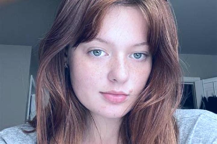 Harper, 27, a red brown-eyed mixed companion based in Patru Frati. Offering GFE, Prostate Massage, 69. Available for incall and outcall, day and evening dates.