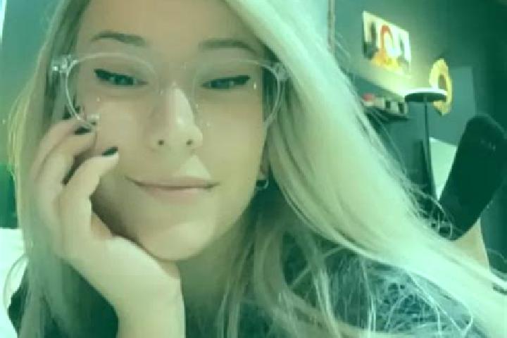 Harper, 28, a blonde grey-eyed caucasian companion based in Nieuwe Wetering. Offering Couples, Girlfriend Experience, Striptease. Available for incall and ou...