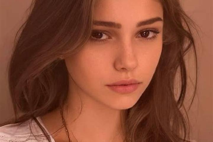 Harper, 28, a chestnut grey-eyed slavic companion based in Mohnyin. Offering Couples, Roleplay, Massage, BDSM, Overnight. Available for incall and outcall, o...