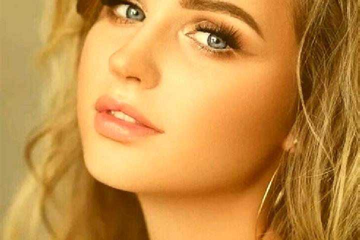 Harper, 28, a dark blonde blue-eyed mediterranean companion based in Colibita. Offering Overnight, Tantra, Dinner Date, Striptease, Girlfriend Experience. Av...