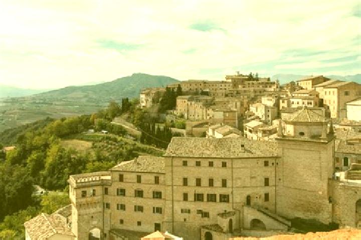 Harper, 28 — Escort in Montalto delle Marche, Italy