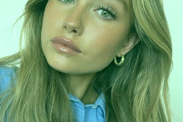 Harper, 30, a dark blonde green-eyed mixed companion based in Niegowonice. Offering Couples, GFE, A-Level, Erotic Massage, CIM. Available for incall and outc...