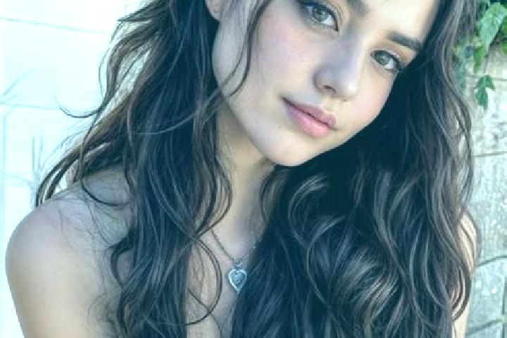 Harper, 32, a dark blonde hazel-eyed middle eastern companion based in Ust -Bol sheretsk. Offering Couples, BDSM, Overnight, Erotic Massage, Domination. Avai...