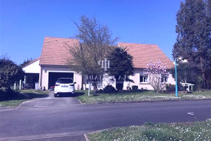 Harper, 32 — Escort in Laigne-en-Belin, France