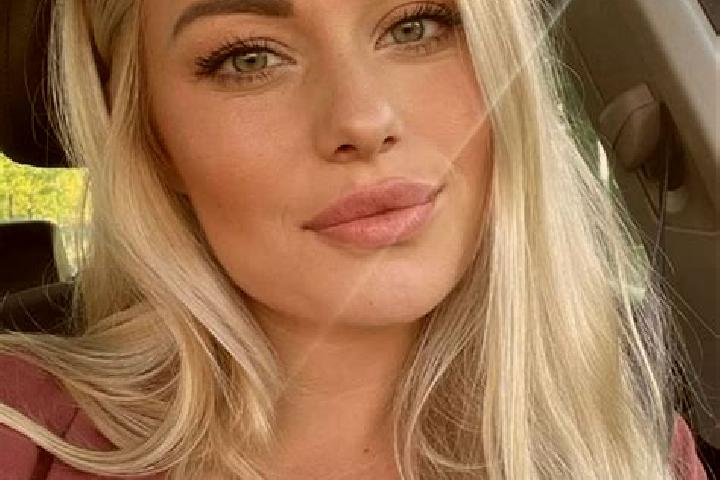 Harper, 33, a dark blonde hazel-eyed caucasian companion based in Treharris. Offering Duos, GFE, Striptease. Available for incall and outcall, overnight book...
