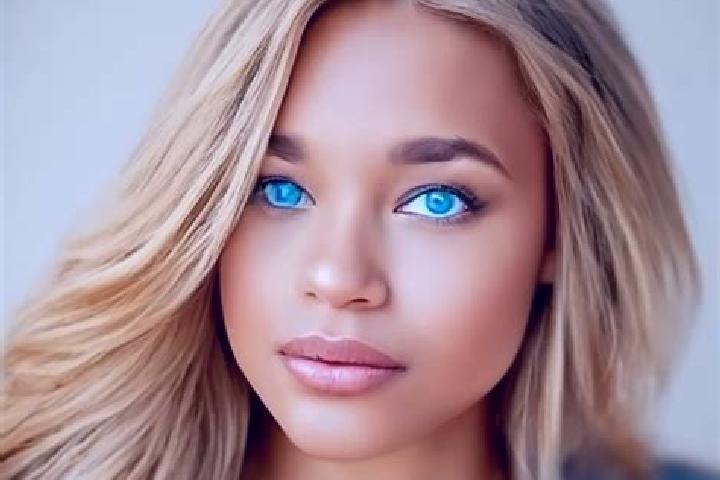 Harper, 35, a dark blonde blue-eyed latina companion based in Amora. Offering OWO, Massage, Roleplay. Available for incall and outcall, day and evening dates.