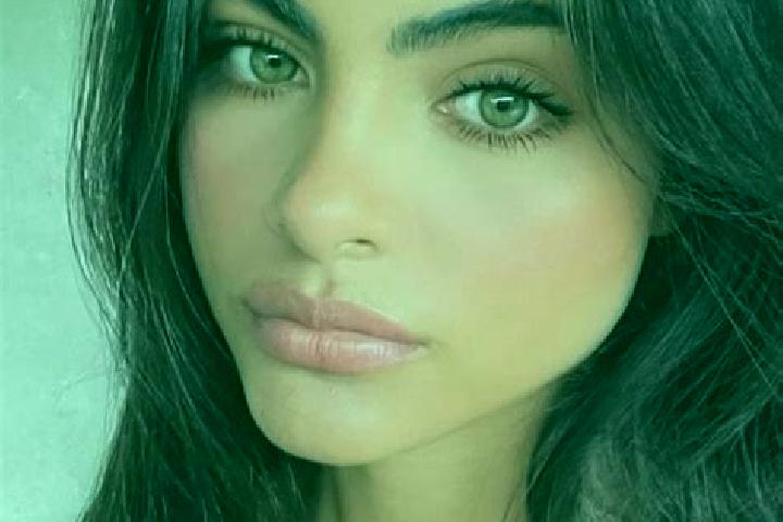 Harper, 36, a brunette dark-eyed caucasian companion based in Batu. Offering Erotic Massage, Striptease, Duos. Available for incall and outcall, day and even...