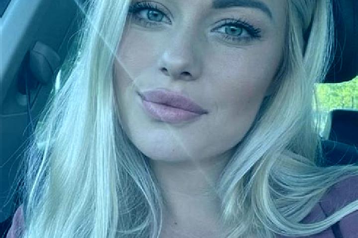Harper, 38, a blonde hazel-eyed european companion based in Lubukbergalung. Offering BDSM, A-Level, GFE, Party Girl, Travel Companion. Available for incall a...