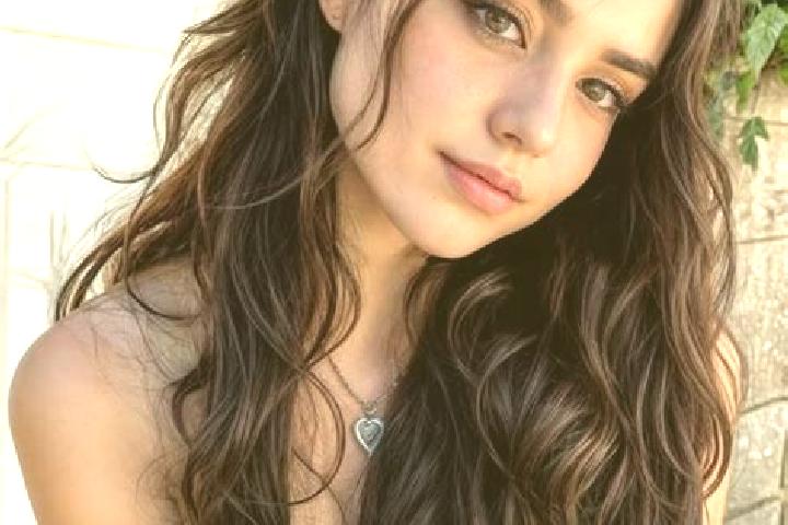 Harper, 39, a auburn hazel-eyed latina companion based in Merzen. Offering OWO, Couples, Roleplay. Available for incall and outcall, day and evening dates.