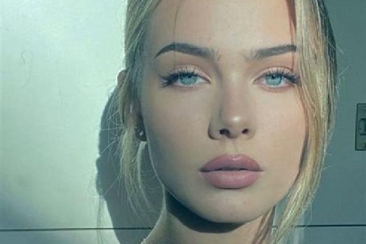 Harper, 39, a blonde dark-eyed european companion based in Pacy-sur-Eure. Offering Duos, Erotic Massage, Couples, OWO, Party Girl. Available for incall and o...