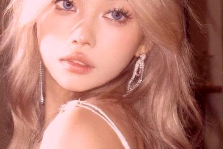 Hazel, 20, a blonde blue-eyed asian companion based in Pingmu. Offering BDSM, Tantra, Fetish. Available for incall and outcall, day and evening dates.
