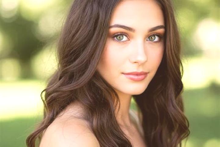 Hazel, 20, a brunette hazel-eyed slavic companion based in Stephenson. Offering Massage, Striptease, Deep French Kissing. Available for incall and outcall, d...