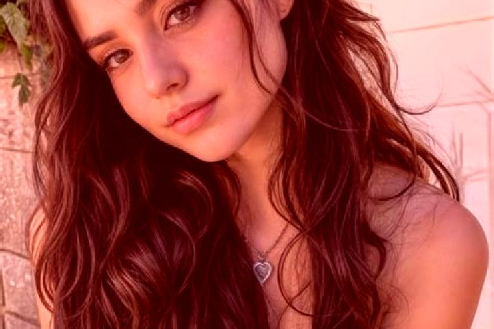 Hazel, 20, a dark blonde hazel-eyed latina companion based in Naklo. Offering Travel Companion, Couples, Party Girl, Girlfriend Experience. Available for inc...