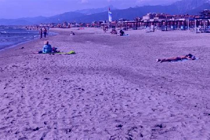 Hazel, 20 — Escort in Corsanico-Bargecchia, Italy