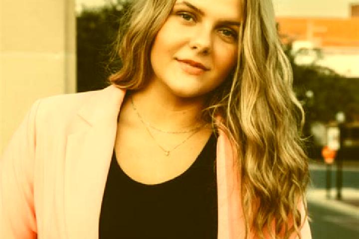 Hazel, 20 — Escort in Mallory, United States