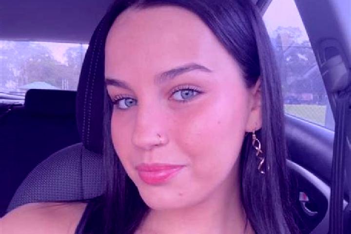 Hazel, 20 — Escort in Saint Helen s Park, Canada