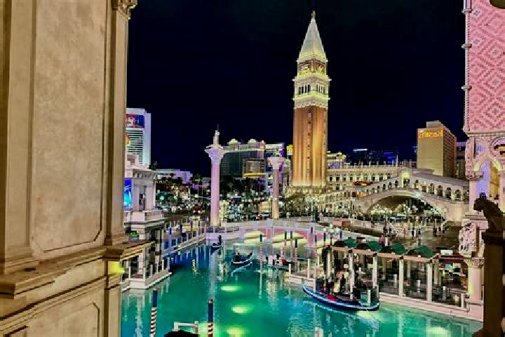 Hazel, 20 — Escort in Santa Venetia, United States
