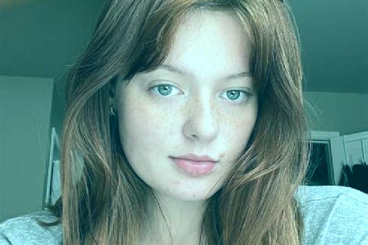 Hazel, 21, a red blue-eyed middle eastern companion based in Carrickfergus. Offering Fetish, Dinner Date, Deep French Kissing, Massage, Roleplay. Available f...