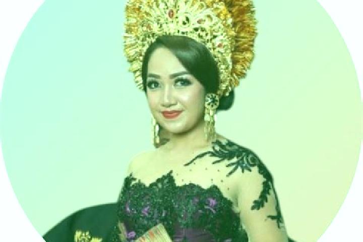 Hazel, 21 — Escort in Banjar Kelodan, Indonesia