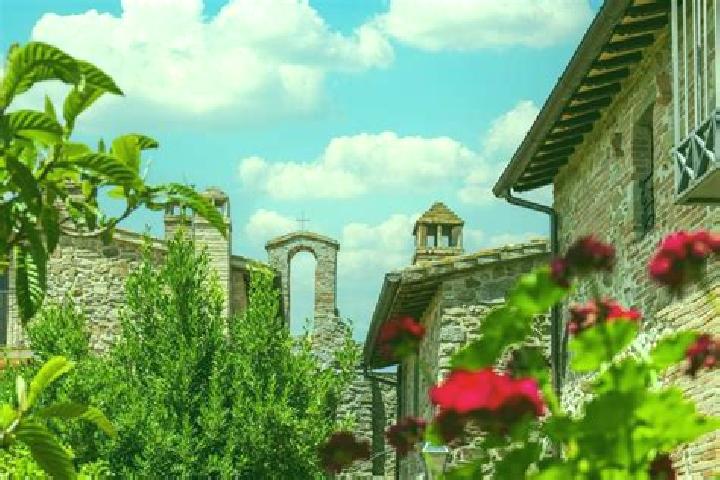 Hazel, 21 — Escort in Castello di Cisterna, Italy