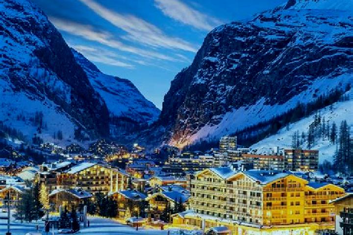 Hazel, 21 — Escort in Val-d Isere, France