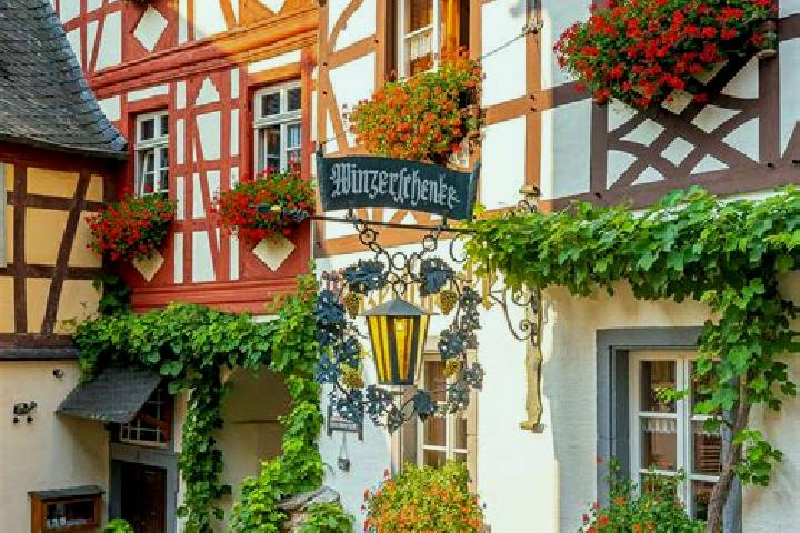 Hazel, 22 — Escort in Buhlerzell, Germany