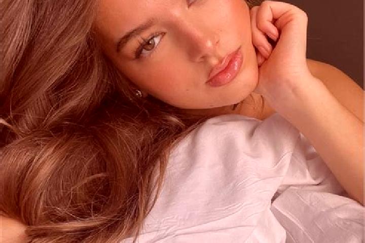 Hazel, 23, a chestnut grey-eyed latina companion based in Villanova del Ghebbo Canton. Offering Tantra, Domination, OWO, BDSM. Available for incall and outca...