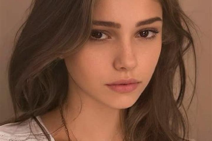 Hazel, 23, a chestnut hazel-eyed slavic companion based in Novazzano. Offering Party Girl, Massage, Dinner Date. Available for incall and outcall, overnight ...