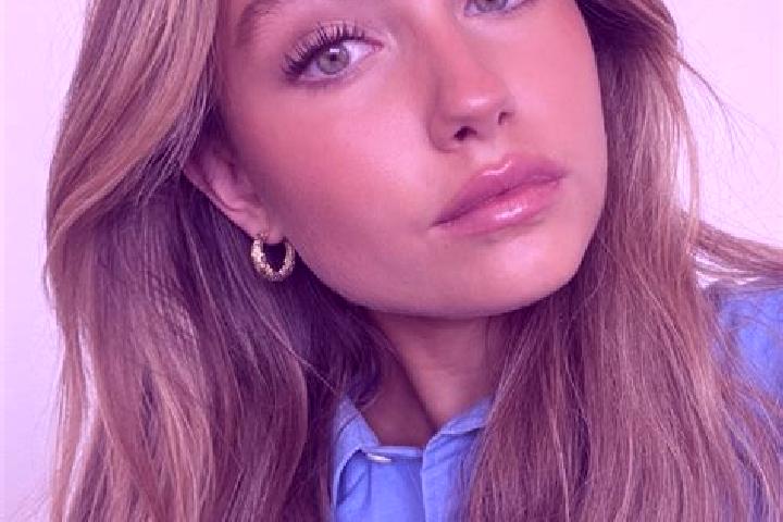 Hazel, 23, a dark blonde green-eyed mixed companion based in Crewe. Offering Dinner Date, Girlfriend Experience, Deep French Kissing. Available for incall an...