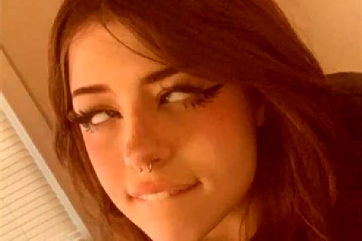 Hazel, 23, a red dark-eyed indian companion based in Sillenstede. Offering Party Girl, OWO. Available for incall and outcall, overnight bookings available.
