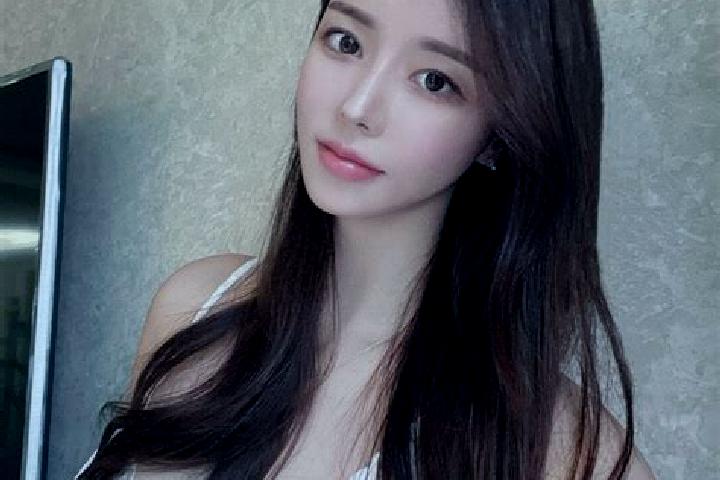 Hazel, 23 — Escort in Longbo, China