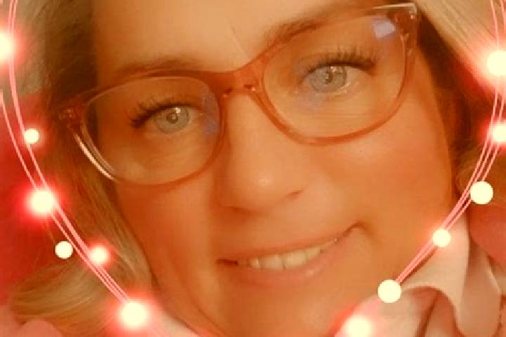 Hazel, 23 — Escort in Sacquenville, France