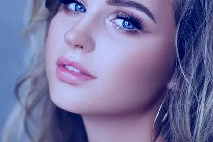 Hazel, 24, a dark blonde blue-eyed slavic companion based in Cantalupo nel Sannio. Offering Tantra, Striptease, Roleplay, Massage. Available for incall and o...