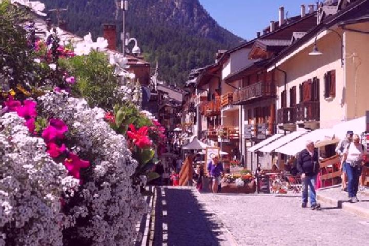 Hazel, 24 — Escort in Cesana Torinese, Italy