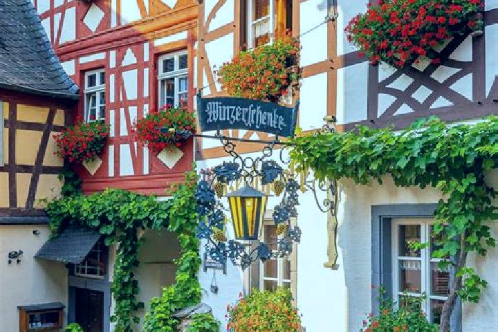 Hazel, 24 — Escort in Wennbuttel, Germany