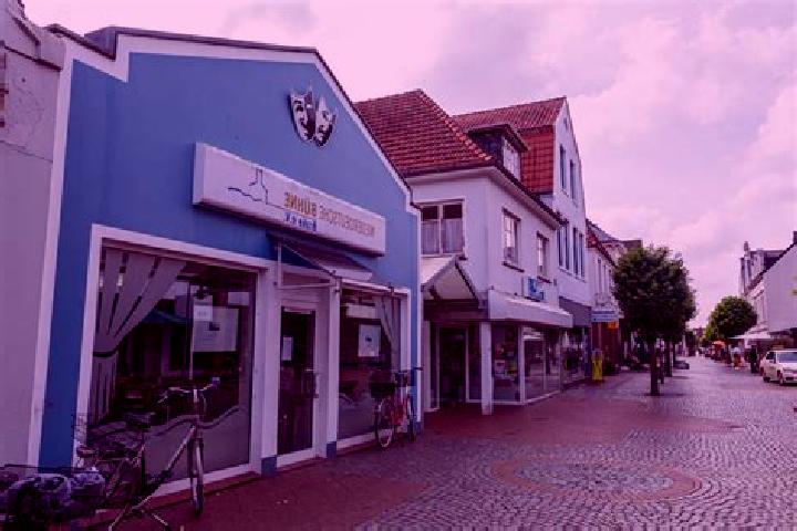 Hazel, 25 — Escort in Brake (Unterweser), Germany