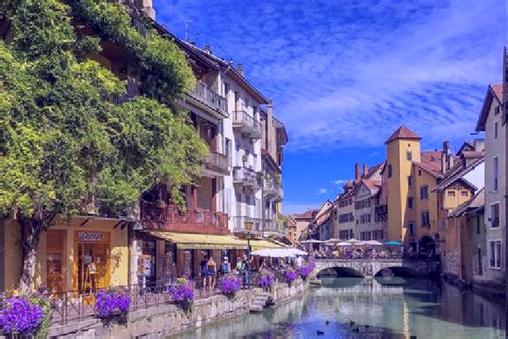 Hazel, 25 — Escort in Nevoy, France
