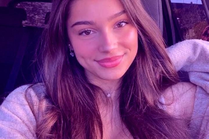 Hazel, 26, a brunette blue-eyed indian companion based in Wanglian. Offering Couples, Travel Companion, Dinner Date, Party Girl. Available for incall and out...