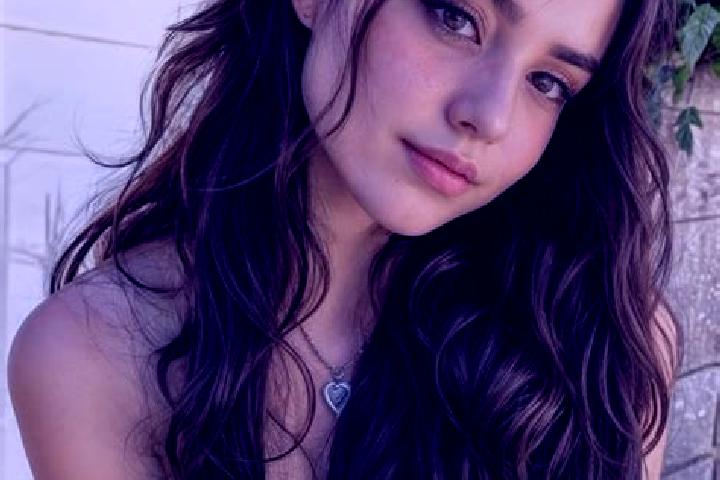 Hazel, 26, a brunette hazel-eyed middle eastern companion based in Zimnicele. Offering Massage, Girlfriend Experience, Couples, Duos. Available for incall an...